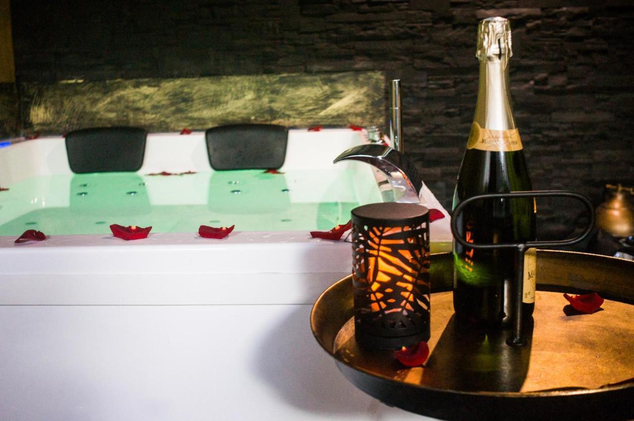 Love Suites & Spa "Le Loft" Avec Jacuzzi Privatif Médis Exteriör bild